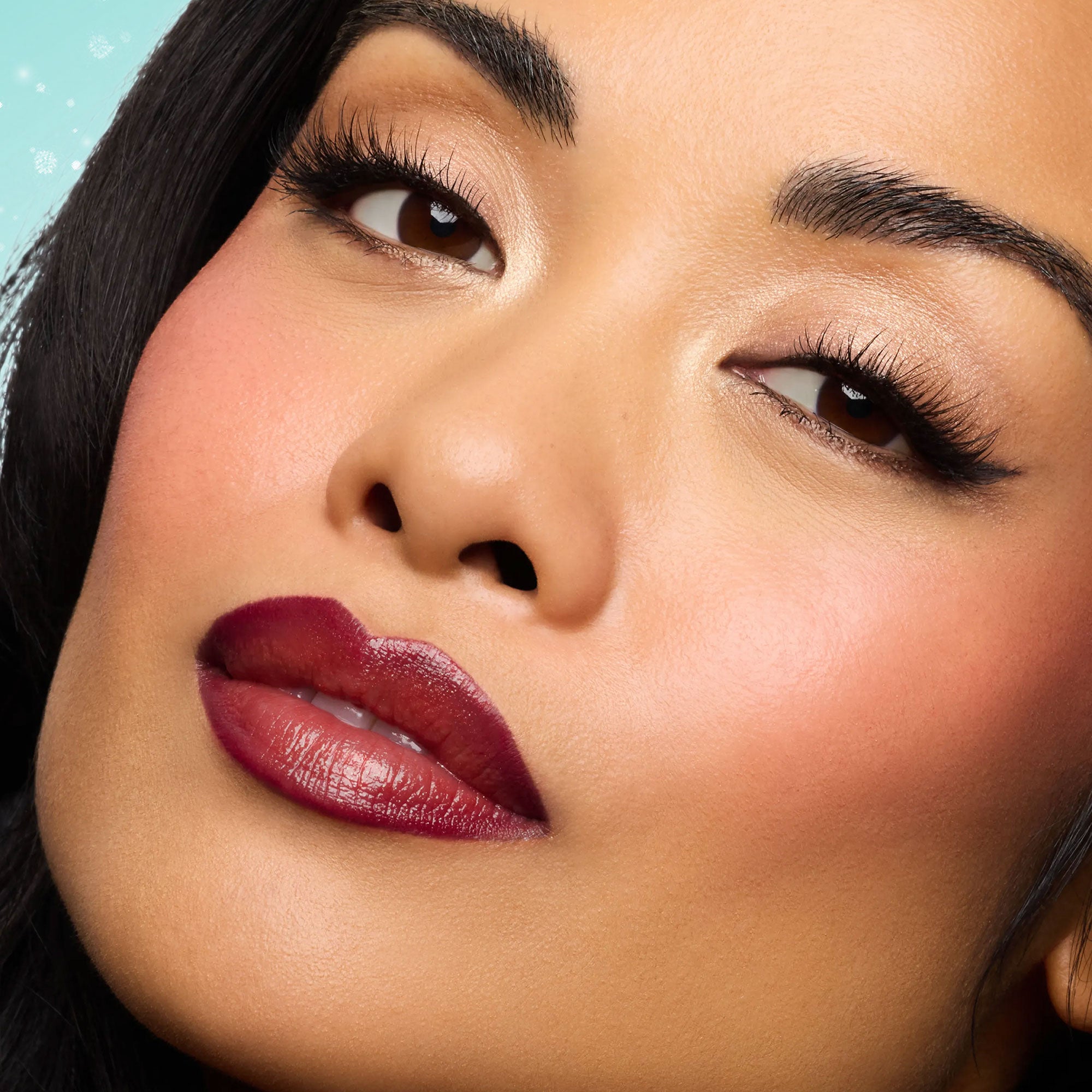0916_Holiday_Winterberries_PDP_BerryKissLipDuo_Model.jpg