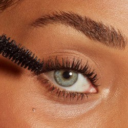 Volumizer_Mascara_Editorial_IHopkin_Brynn__1_467ec2b7-836b-4a87-8ff2-d513c5487d87.jpg